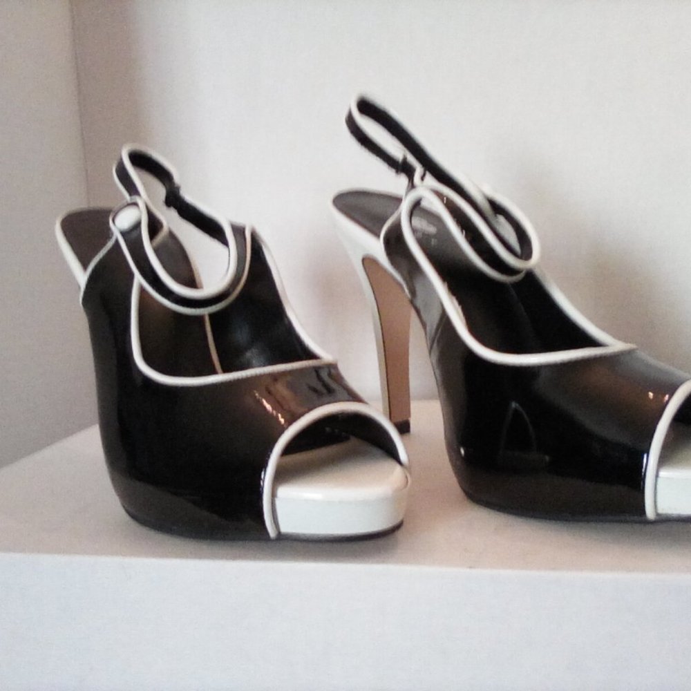 Size 7 unworn open toed pumps. Springtime ready!